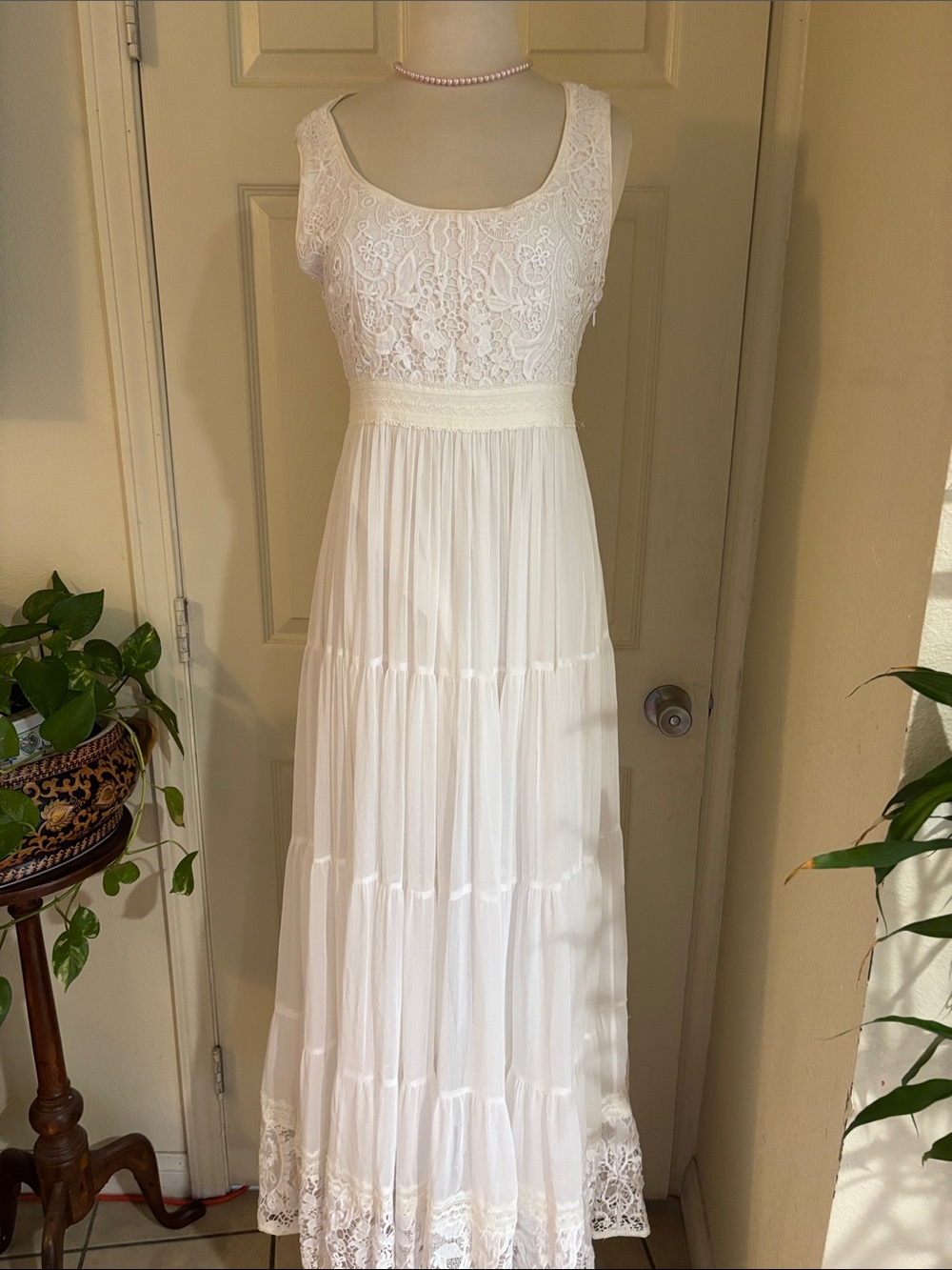 Alice+Olivia Elegant White Lace Bodice Maxi Dress